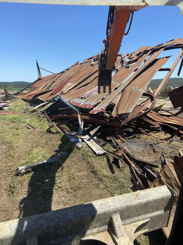 Démontage d'un bâtiment agricole